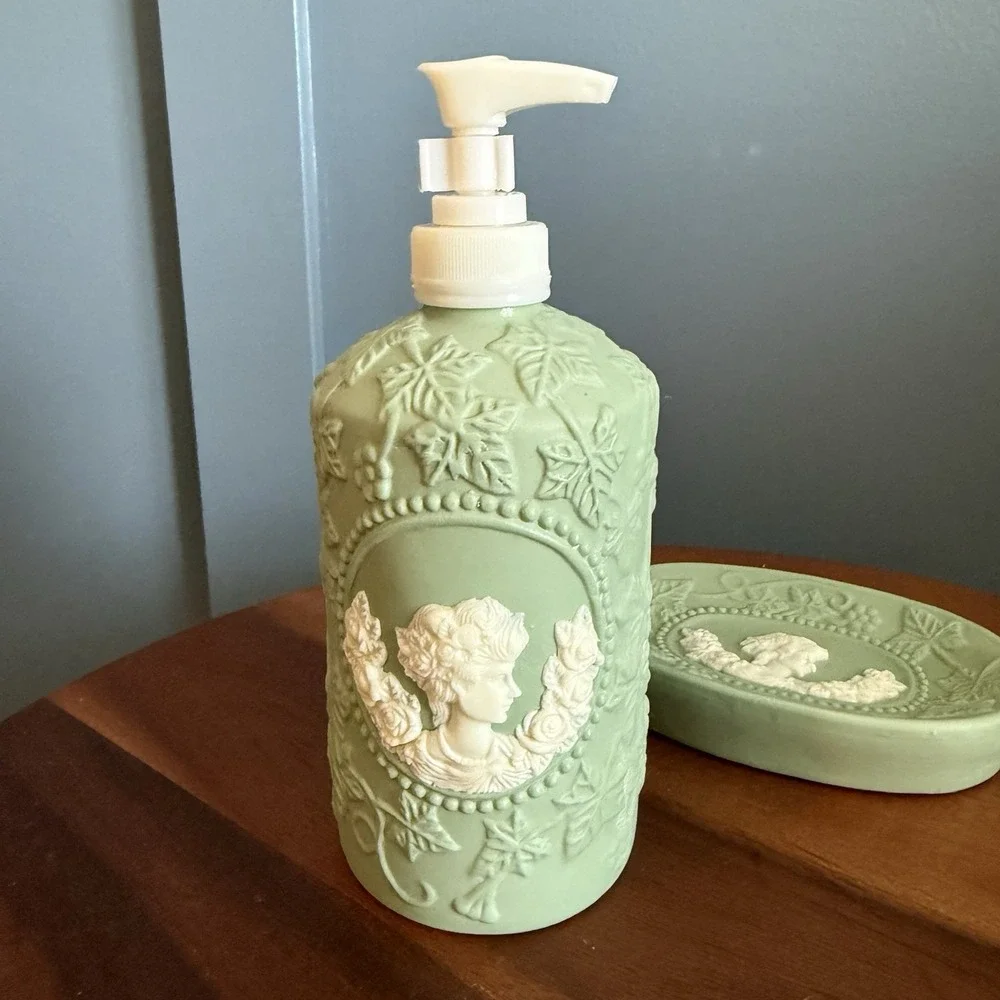 The Unbranded Brand jasperware style
